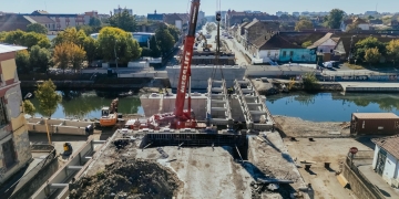 A început montarea tablierului la Podul Muncii din Timişoara FOTO