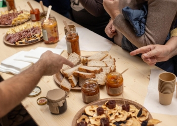 Festivalul LA PAS 2026 revine la Timișoara. Trei zile de experiențe gastronomice responsabile, ateliere de sustenabilitate și dialoguri despre viitorul hranei