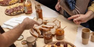 Festivalul LA PAS 2026 revine la Timișoara. Trei zile de experiențe gastronomice responsabile, ateliere de sustenabilitate și dialoguri despre viitorul hranei