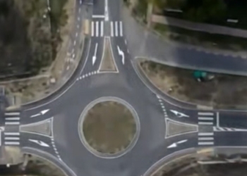 Soluții pentru fluidizarea traficului în Sânmihaiu Român. Un sens giratoriu provizoriu va fi amenajat la intrarea în localitate