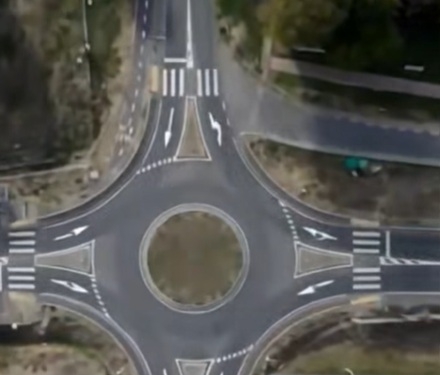 Soluții pentru fluidizarea traficului în Sânmihaiu Român. Un sens giratoriu provizoriu va fi amenajat la intrarea în localitate