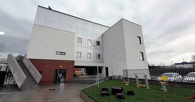 Cine caută de muncă găsește în Kuncz. Bursa locurilor de muncă, direct în cartier cu oferte, sfaturi și sprijin pentru CV