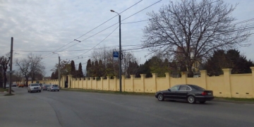 Șofer băut, cu mașina în gardul cimitirului din cartierul Lipovei din Timișoara
