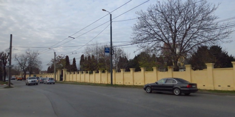 Șofer băut, cu mașina în gardul cimitirului din cartierul Lipovei din Timișoara
