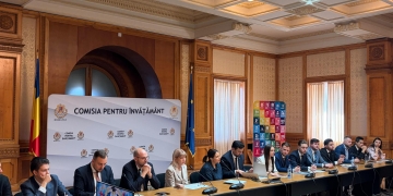 S-a lansat Senatul Tinerilor! Participanţii vor înţelege mai bine cum funcționează procesul decizional public FOTO