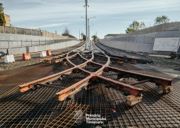 Avansează lucrările la Pasajul Solventul. Se montează se montează aparatele de cale, se fac finisaje