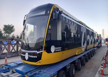 Al doilea tramvai nou, de mici dimensiuni, a pornit spre Timișoara