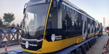 Al doilea tramvai nou, de mici dimensiuni, a pornit spre Timișoara
