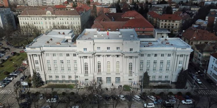 Paula Romocean, viceprimărița Timișoarei: „Lui Alfred Simonis nu-i mai ajunge Palatul Administrativ și a scos afară Prefectura”