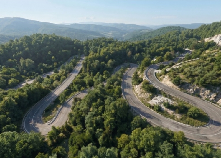 Un drum spre inima munților. Modernizarea DJ 684 deschide poarta turismului în zona Coșava – Tomești – Luncanii de Jos